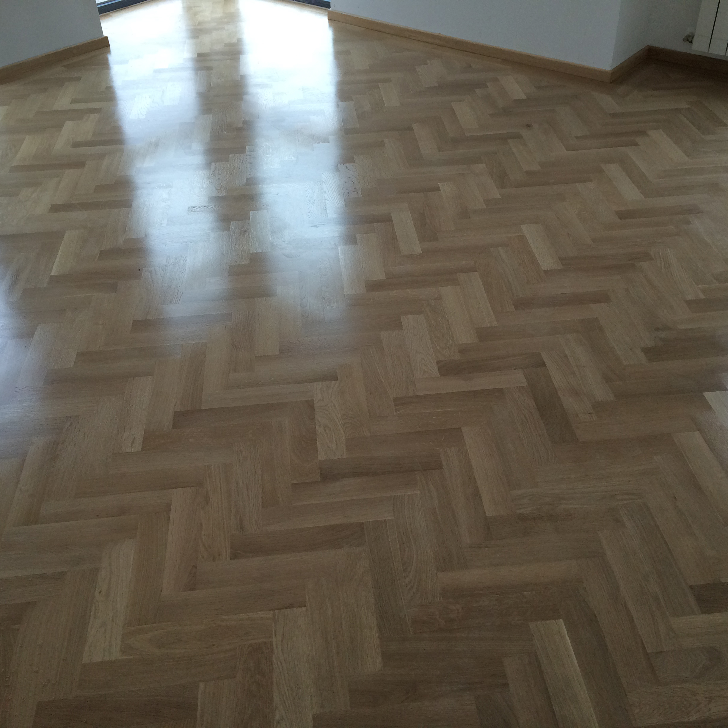 1.Herringbone oak parquet lacquered